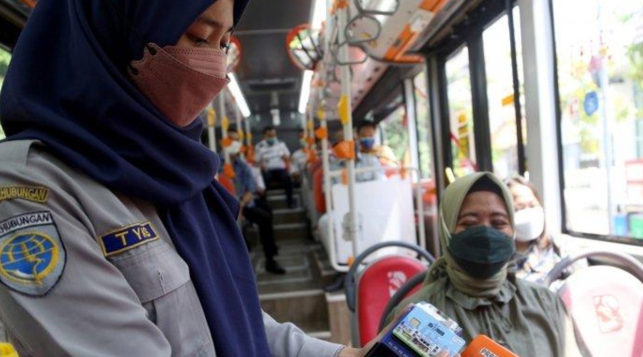 Layanan Pembayaran Tap On Bus Surabaya Berjalan Lancar