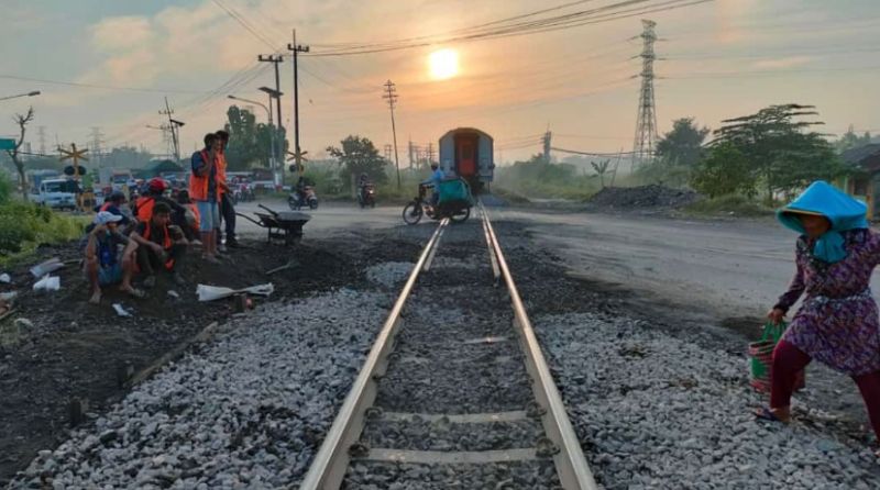 Antisipasi Cuaca Ekstrem, KAI Daop 8 Inspeksi Jalur Mojokerto-Surabaya Gubeng