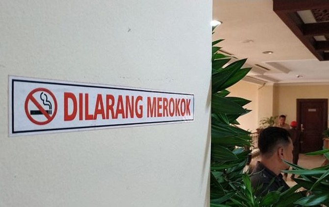 Eri Minta Satpol PP Surabaya Tegakkan Perda Kawasan Tanpa Rokok