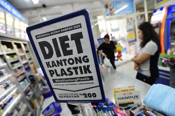 Masih Pakai Kantong Plastik, DLH Surabaya Tegur 50 Pengelola Gerai