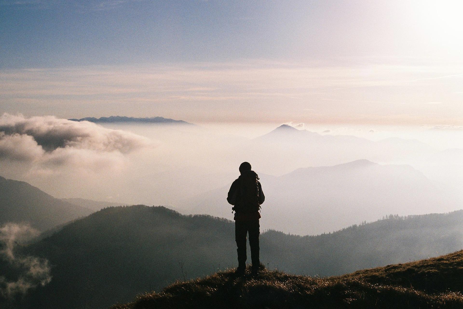 Pendaki Gunung Perlu Tahu, Ini Cara Buat Sinyal Darurat Saat Tersesat di Gunung