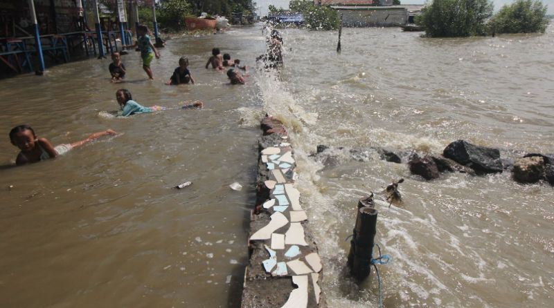 Warga Pesisir Surabaya Diminta Waspada Banjir Rob