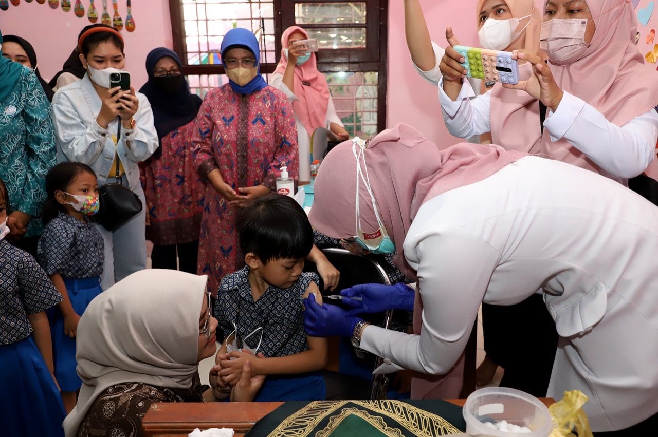 Armuji Ajak Emak-Emak Sukseskan Bulan Imunisasi Anak Nasional di Surabaya