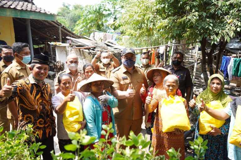 Cek Langsung Sanitasi Warga, Kabupaten Kediri Targetkan 100 Persen ODF 2024