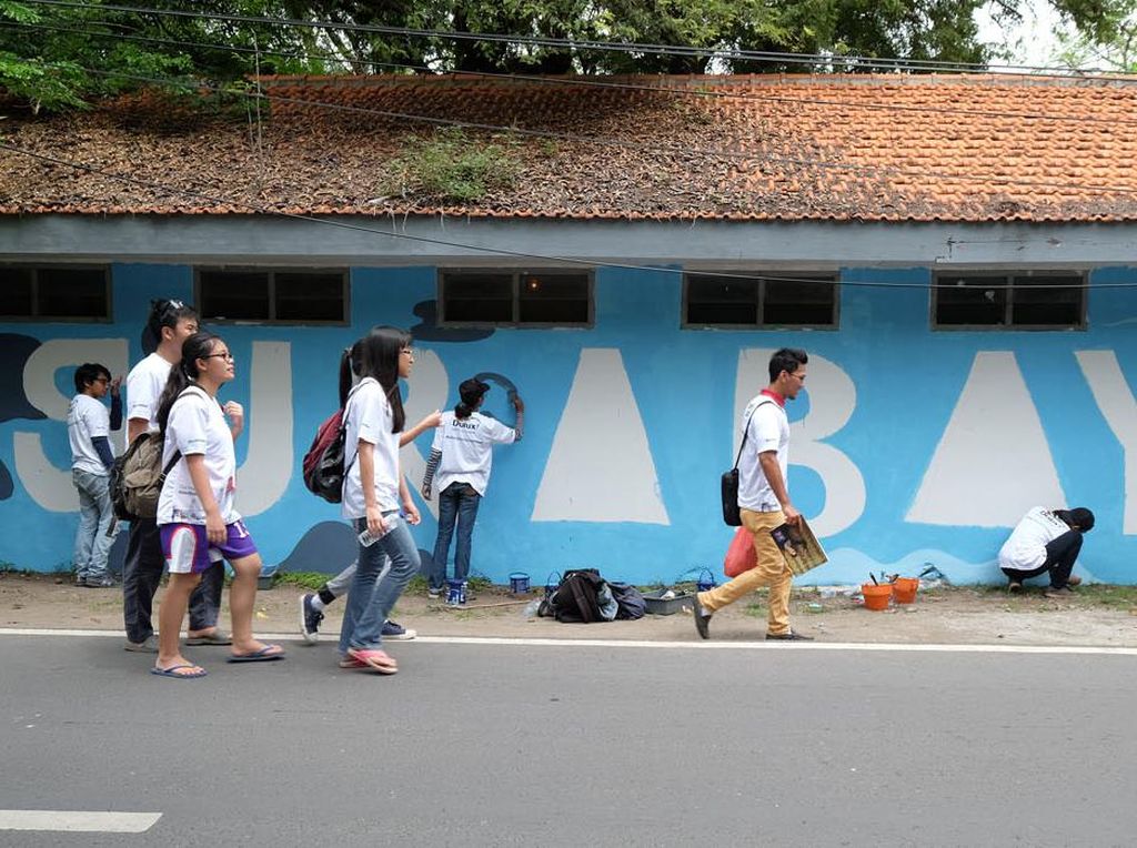 Eri Ingin Mendata Warga Surabaya yang Tinggal di Luar Kota