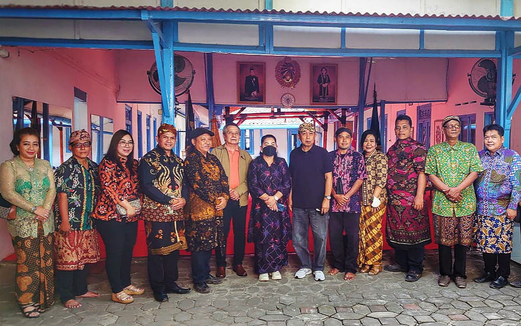 Gusti Kanjeng Ratu (GKR) Paku Buwono XIII Terima Pegiat Budaya Surabaya di Kraton Surakarta