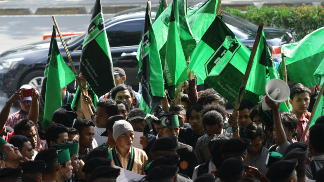 HMI Demo di Gedung DPR, Kader: Kami Prihatin dengan Rakyat