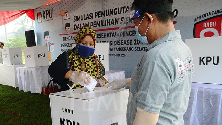 Ingin Pilkada Maju, DPR Sentil KPU Tak Konsisten