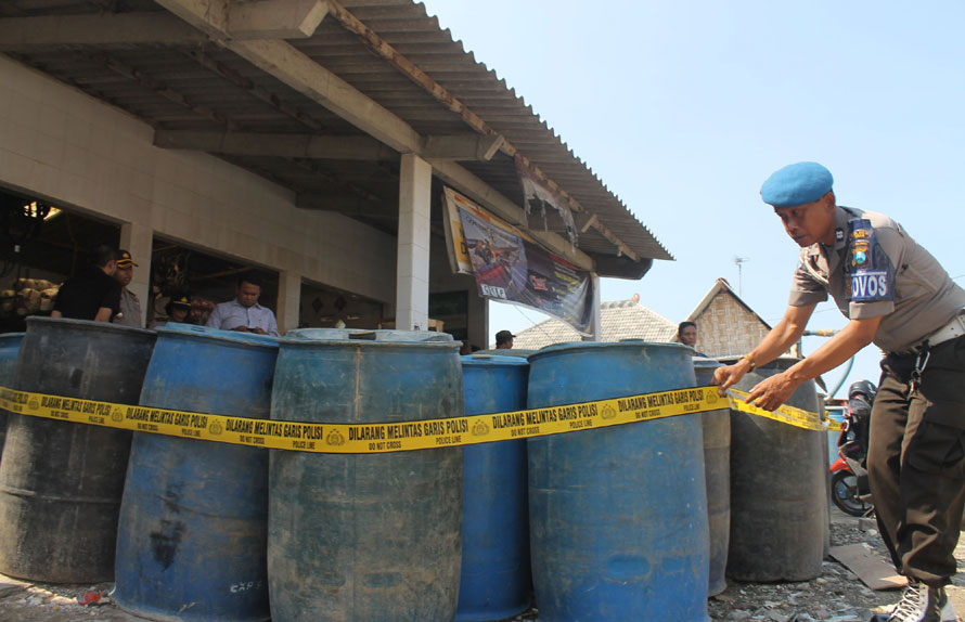 Kedapatan Timbun BBM Saat Isu Harga Naik, Dua Warga Madiun Ditangkap Polisi