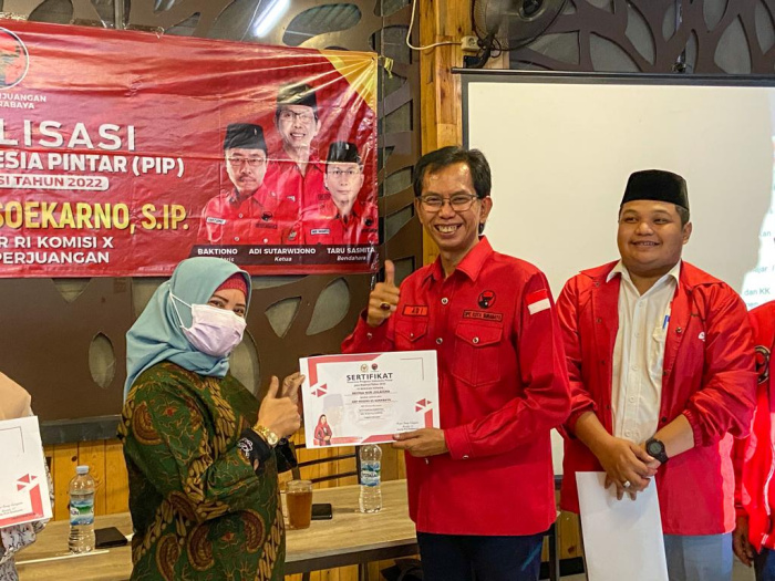 Lewat Beasiswa PIP, PDIP Surabaya Ajak Warga Lahirkan Generasi Hebat