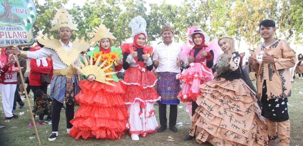 Pilang Fashion Week: Ide Kreatif Warga Lamongan Kenakan Pakaian Daur Ulang Barang Bekas