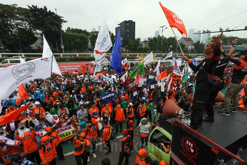 Ratusan Ribu Buruh Geruduk Gedung DPR Hari ini, Berikut Tuntutannya