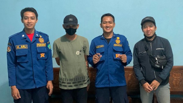 Unik! Seorang Warga Sidoarjo Minta Tolong BPBD Lepas Cincin di Mr. P