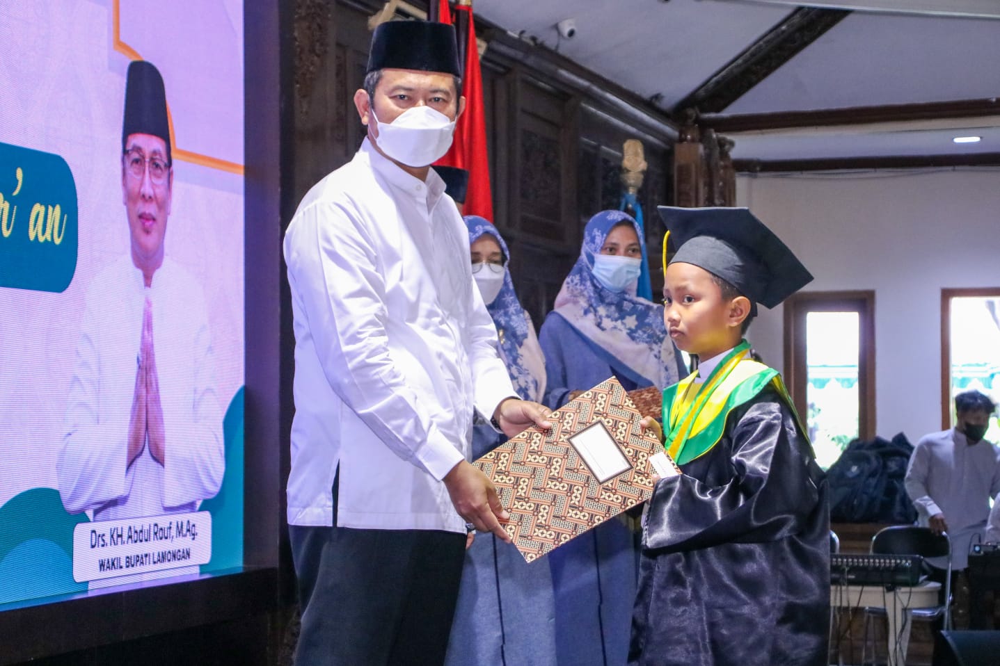 4.326 Tahfidz Lamongan Berhasil Diwisuda, Pak Yes Berpesan Konsisten Jaga Hafalan