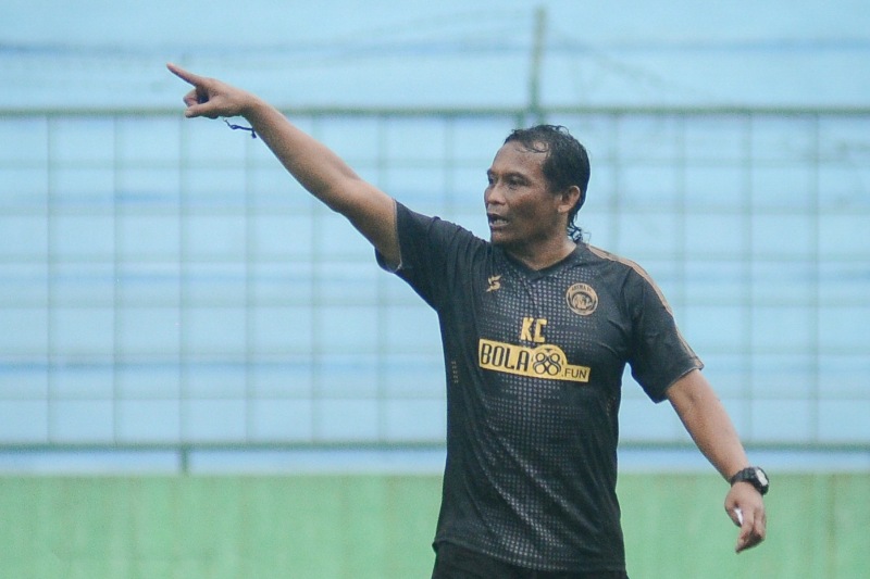 Almeida Diberhentikan, Arema FC Tunjuk Kuncoro Jadi Pelatih Sementara
