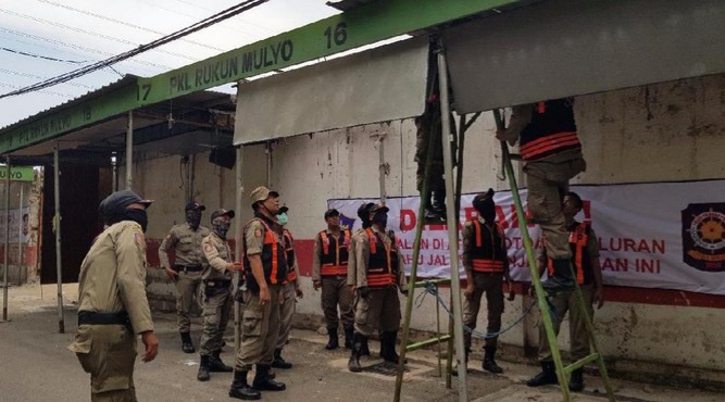 Cegah PKL Jualan Di Atas Saluran Air Pemkot Gencar Lakukan Patroli