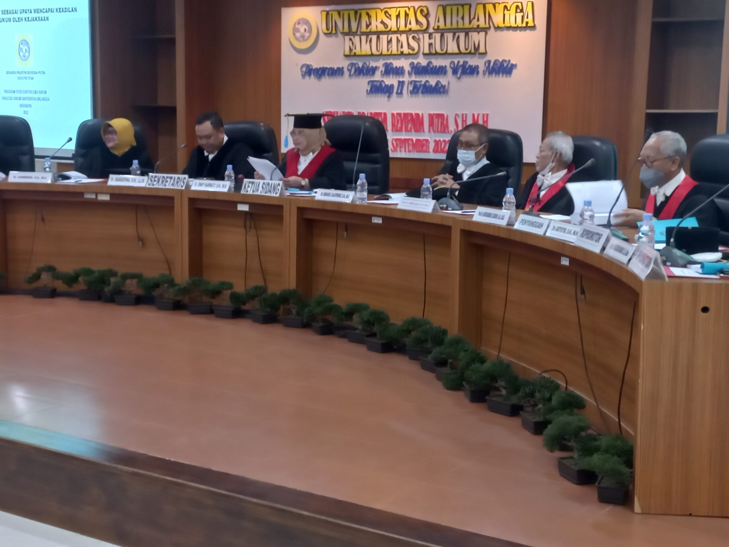 Kabag Hukum dan Kerjasama Pemkot Surabaya Jalani Sidang Terbuka Doktoral di FH Unair
