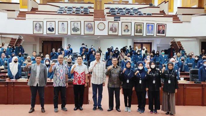 Ketua DPRD Surabaya Ingin Ada Legislator Muda yang Merakyat