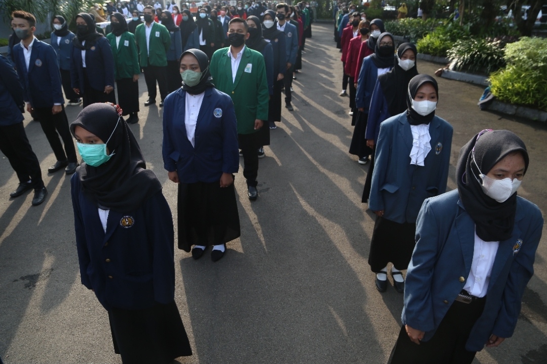 Ratusan Mahasiswa Bantu Pelayanan Adminduk di Surabaya