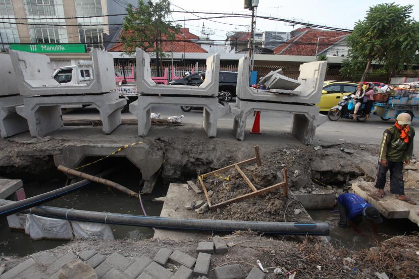 Sebelum Musim Hujan, Pemkot Surabaya Kebut Pembangunan Saluran Air