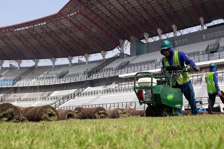 Setelah Disorot FIFA, Komisi C Pertanyakan Kualitas Rumput Stadion GBT