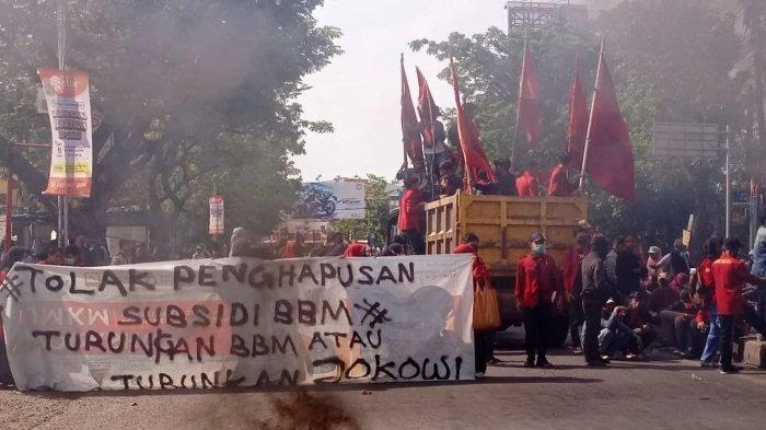 Tuntutan Demo Mahasiswa: Mulai Turunkan Harga BBM Sampai Turunkan Jokowi