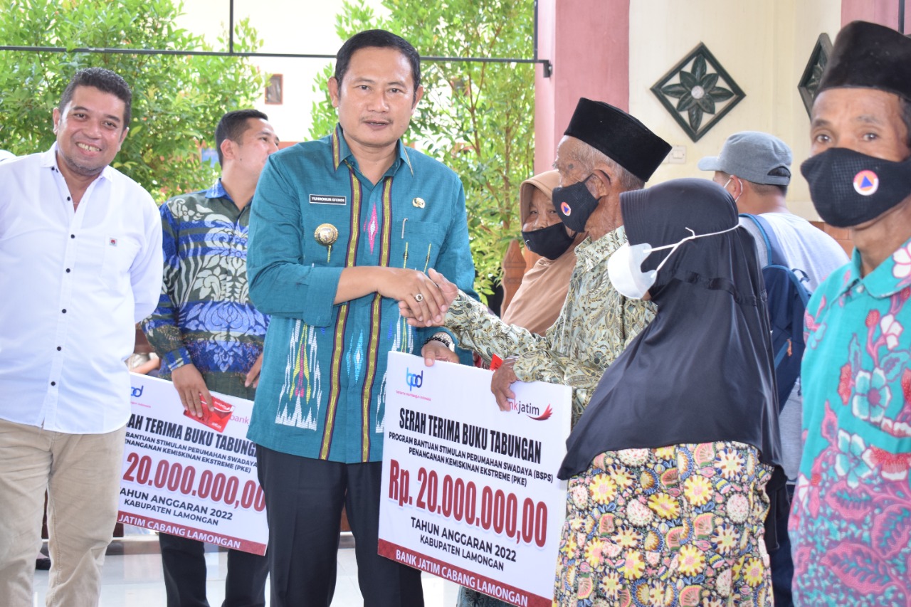 371 Penerima Manfaat Program BSPS di Lamongan Terima Butab, Layakkan Rumah Jadi Lebih Sehat