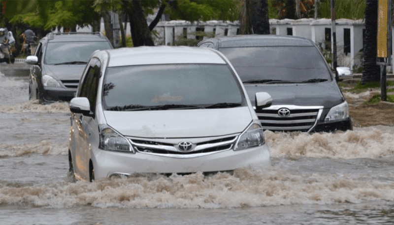 Bahaya Mobil Terjang Banjir, Kopling Bisa Rusak Loh! Ini Penjelasannya