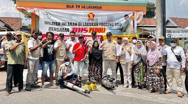 Bambang Haryo Beri Bantuan Fogging ke 200 Rumah Warga di Larangan Sidoarjo