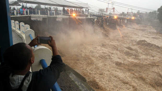 Banjir Jakarta Hari Ini, Kali Ciliwung Meluap 53 Titik Wilayah di Ibu Kota Terendam Banjir