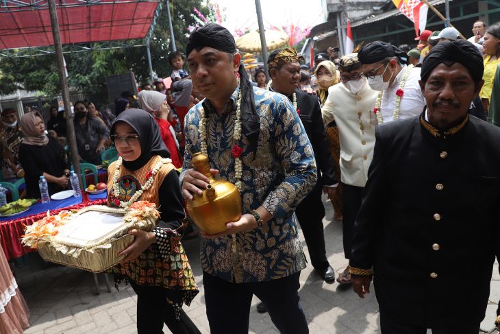 Jalan Kaki 3 Km, Eri Cahyadi Ikut Meriahkan Bersih Desa di Tandes