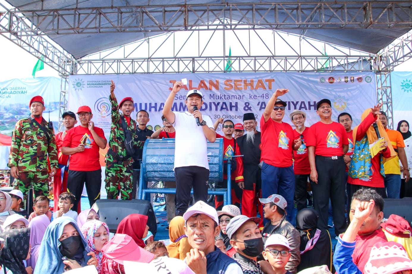 Semarakkan Muktamar ke-48 Muhammadiyah dan Aisyiyah, Ribuan Warga Lamongan Ikuti Jalan Sehat