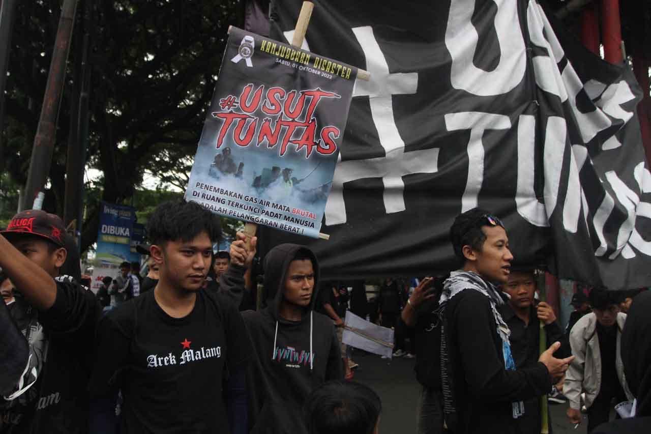 Aremania Turun Kejalan Minta Penetapan Tersangka Baru Dan Keadilan Tragedi Kanjuruhan