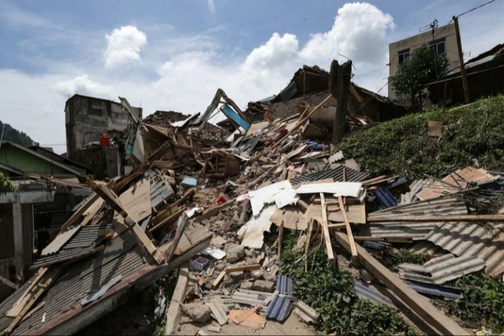 Bantu Korban Gempa Cianjur, Pemprov Jatim Kirim Tenaga Kesehatan