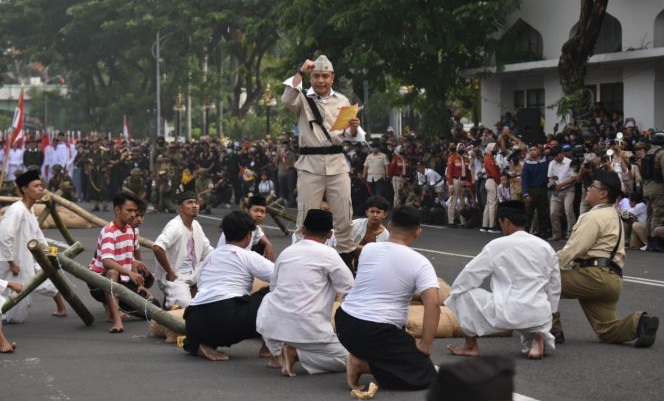 Eri Ikut Serta Dalam Aksi Teatrikal Parade Surabaya Juang