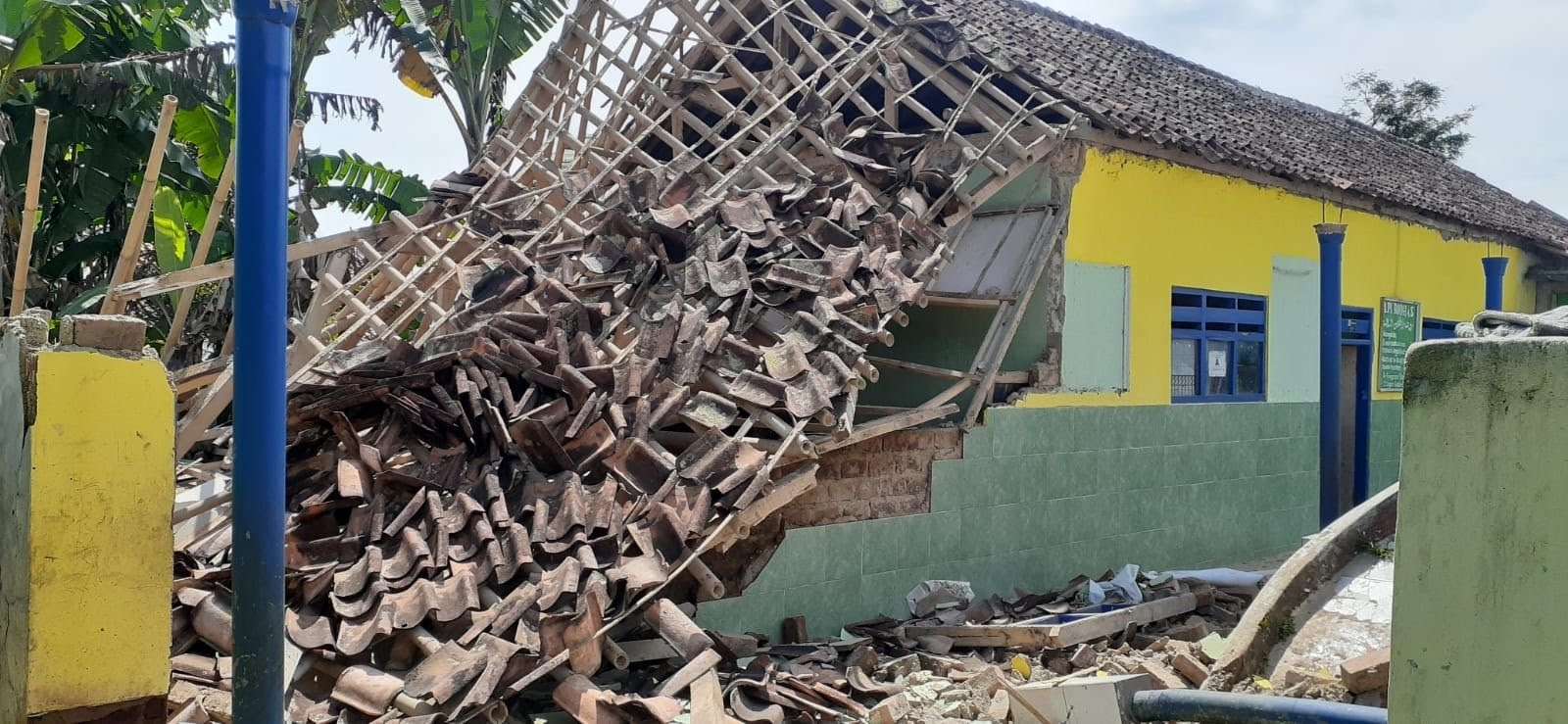 Gempa Bumi 5,6 M Guncang Cianjur Hingga Jakarta, Masyarakat Berhamburan Keluar Rumah