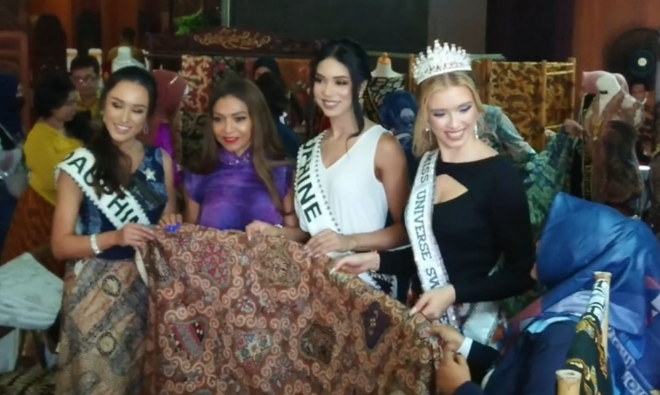 Gempa Cianjur, Miss Universe Swiss Lelang Batik Bersama Pemkab Tulungagung