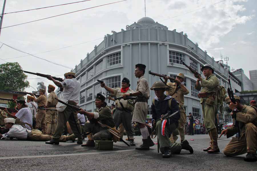 Parade Surabaya Juang Sukses! Disaksikan Ribuan Warga Kota Pahlawan