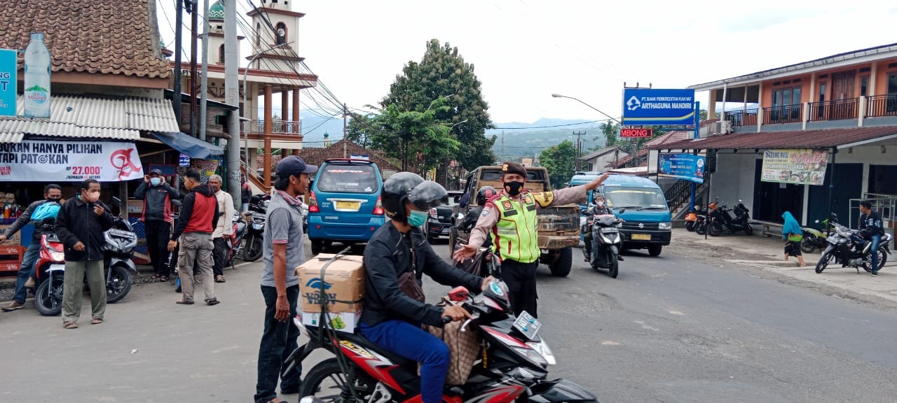 Antisipasi Lonjakan Arus Malam Tahun Baru, Polsek Cijeruk Siaga di Pos Pengamanan