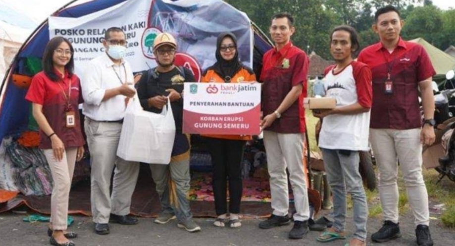 Bank Jatim Kirim Bantuan Untuk Korban Erupsi Semeru