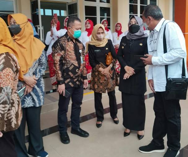 Bupati Mojokerto Salurkan BSU pada 307 Industri Kecil di Kecamatan Puri