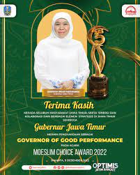 Gubernur Jawa Timur Raih Penghargaan Moeslim Choice Award 2022