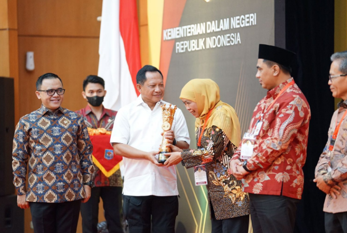 Jatim Terima Penghargaan Provinsi Terinovatif dari Kemendagri, Khofifah: Alhamdulillah