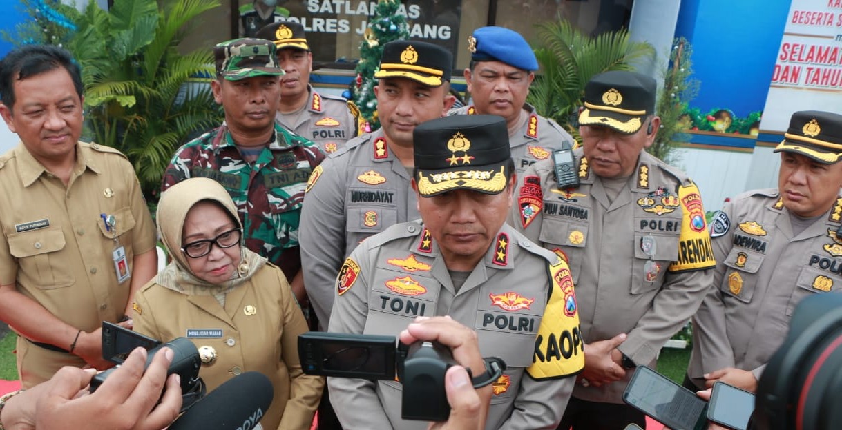 Kapolda Jatim Pantau Pos Pelayanan Akhir Tahun di Jombang