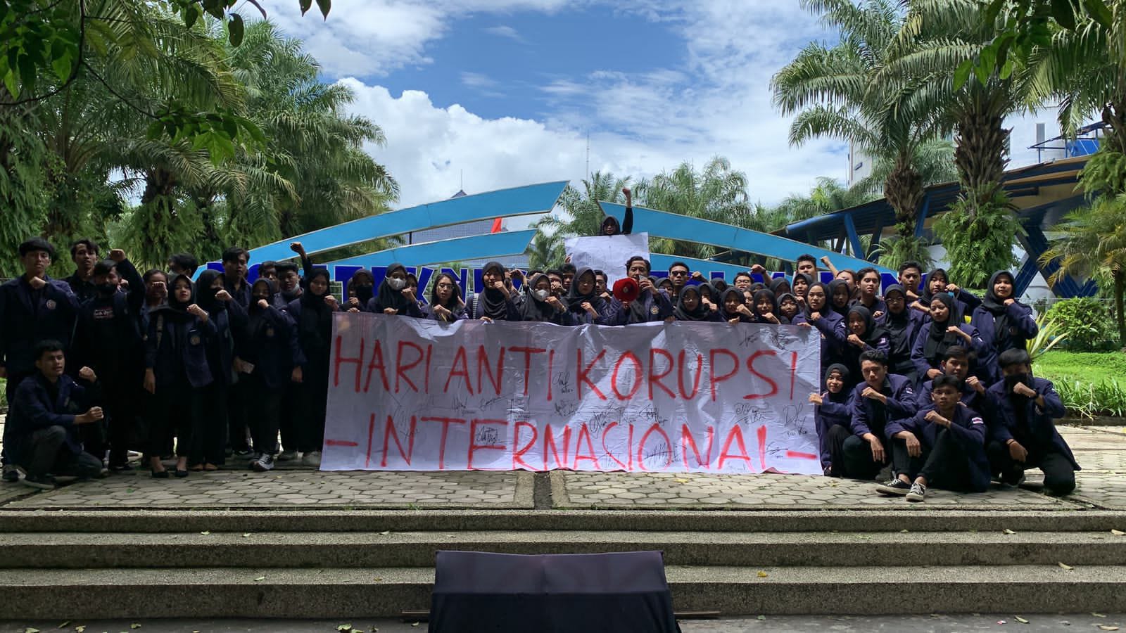 Peringati Hari Anti Korupsi Sedunia (Hakordia), BEM Polinema Gelar Aksi Simbolik