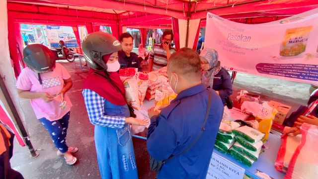 Puluhan Warga Serbu Pasar Tanjung Anyar Kota Mojokerto