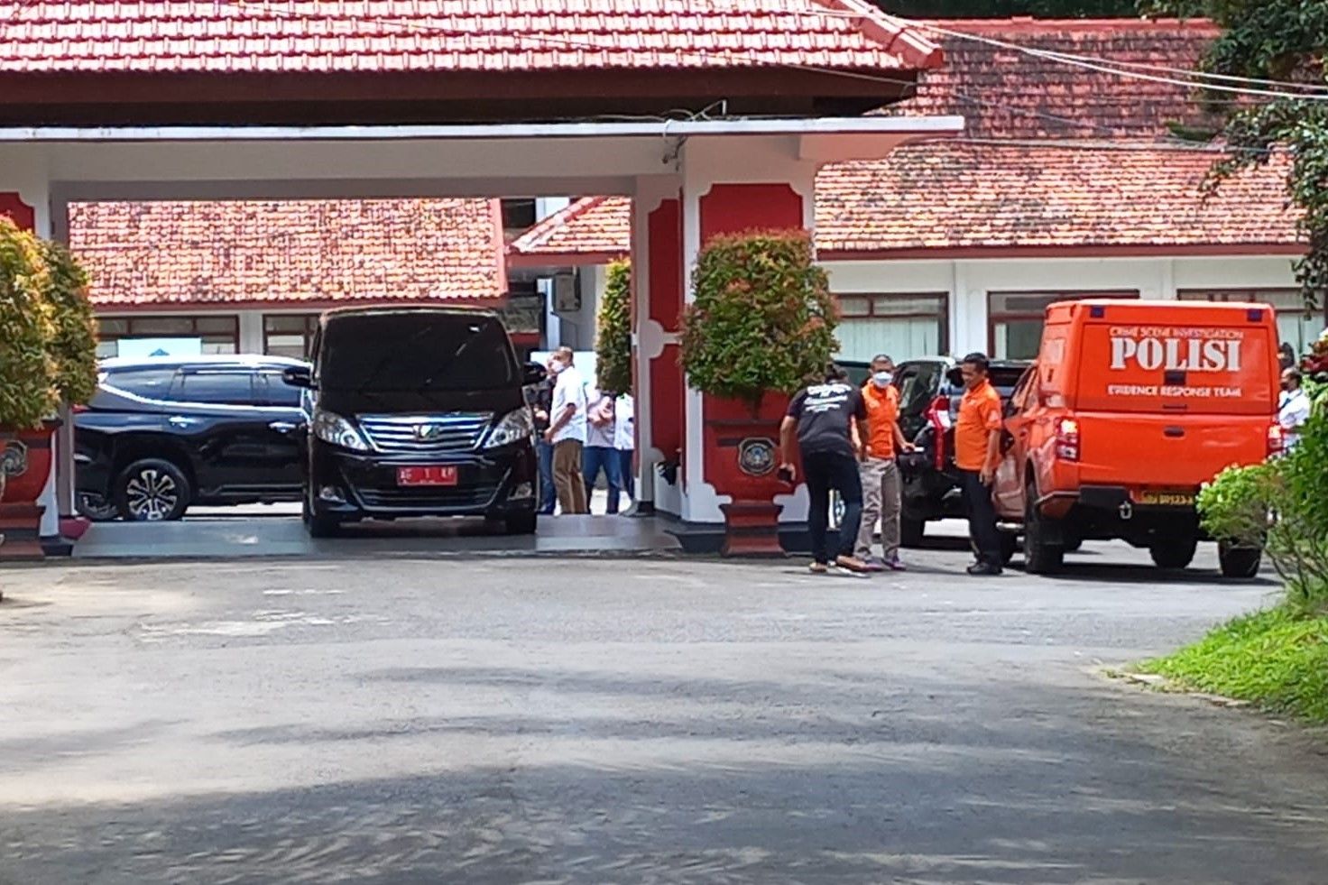 Rumah Dinas Dirampok! Wali Kota Blitar dan Istri Disekap, CCTV Dirusak Pelaku