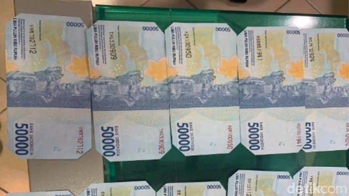 Setor Uang Tunai Rusak Hingga Rp 32 Juta, Aksi Nyelenah Pria Surabaya ...