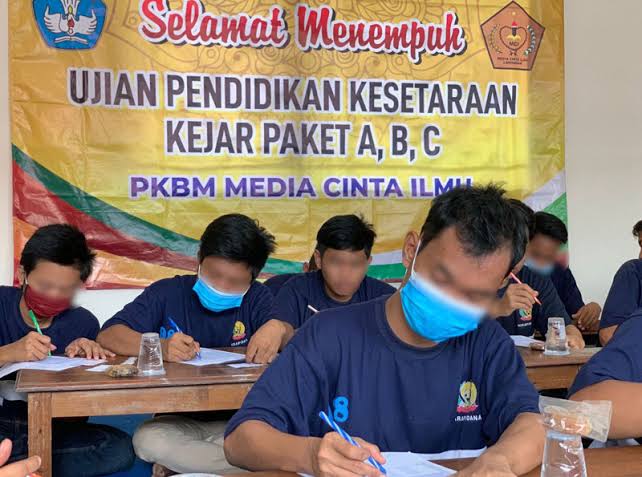 Ikuti Ujian Semester Sekolah, Belasan Napi di Lamongan Sangat Antusias