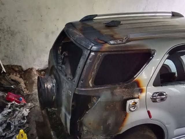 Orang Tak Dikenal Bakar Mobil Terios Milik Warga Pakuniran Probolinggo